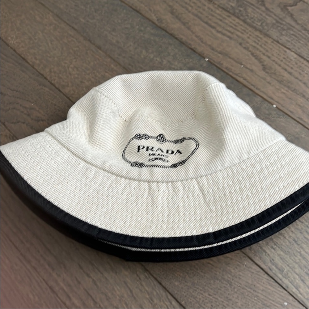 bucket hat - Picture 2 of 2